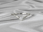 white_gold_diamond_v_ring_jewels_by_tarry