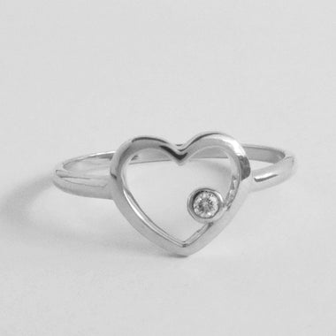 white_gold_diamond_solitaire_heart_ring_jewels_by_tarry