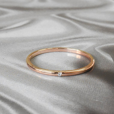 One Diamond Thin Band Ring in Gold