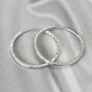 white_gold_diamond_hoop_earrings_jewels_by_tarry