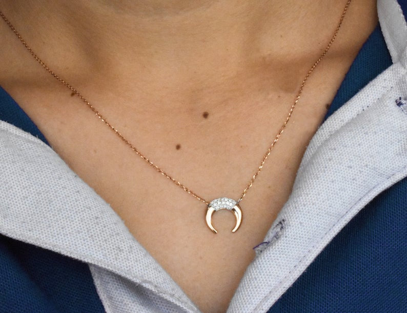 White double clearance horn necklace